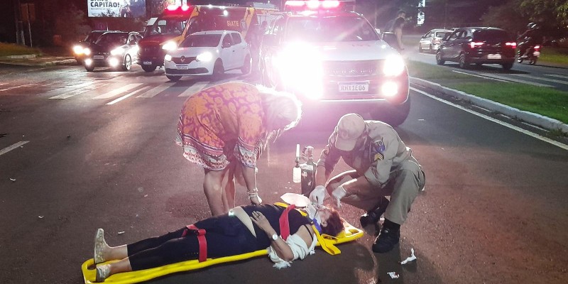 Motociclista atropela turistas israelenses na Av. das Cataratas