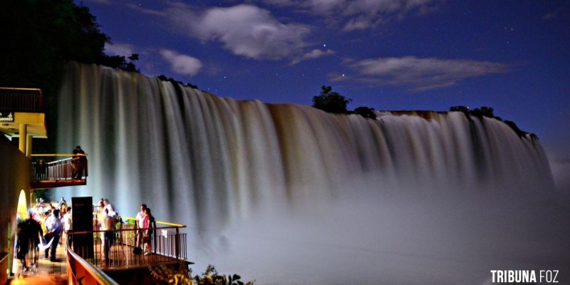 Passeio noturno nas Cataratas do Iguaçu será sob lua cheia neste sábado, 19 de outubro