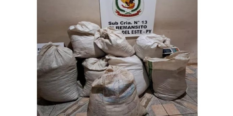 Policia Nacional do Paraguai apreende 62 Kg de maconha picada as margens do Rio Paraná