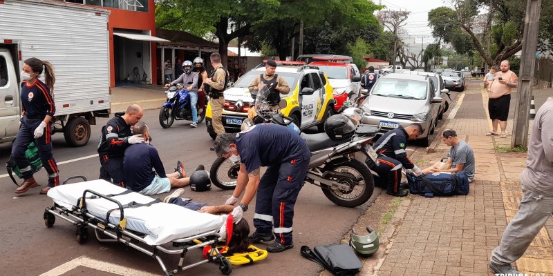 SAMU socorre três pessoas após colisão traseira entre duas motos na Vila Maracanã