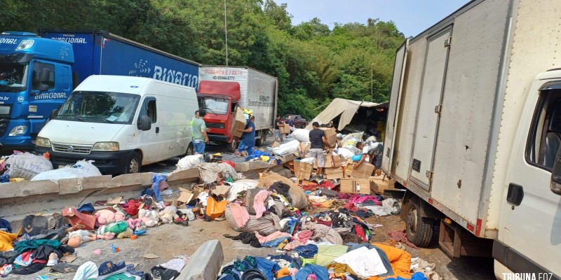 Tombamento de Caminhão interditou parcialmente a BR-277 em Matelândia