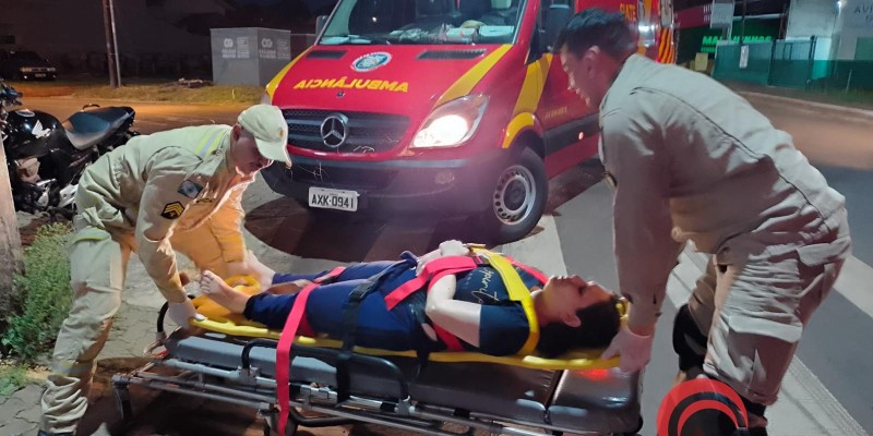 Acidente entre motos deixa mulher ferida em Foz do Iguaçu 