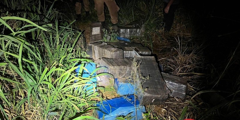 Militares da ROTAM apreende maconha em ação no Jardim Jupira 