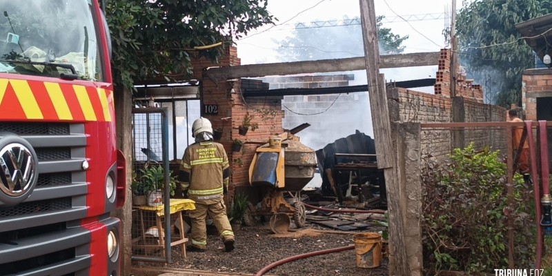 Incêndio deixa morador  desabrigado na Invasão do Bubas