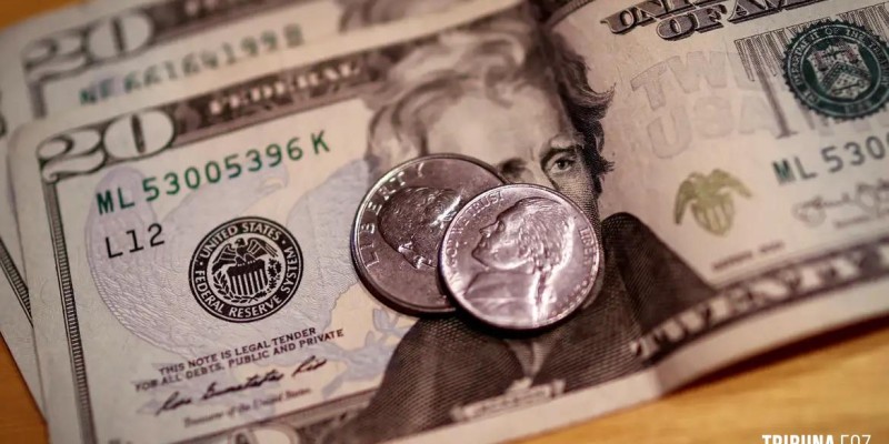 Dólar cai para R$ 5,68 e fecha no menor valor em quatro meses