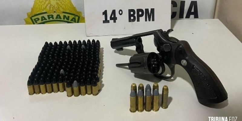 PM apreende arma e munições no bairro Conda em Medianeira