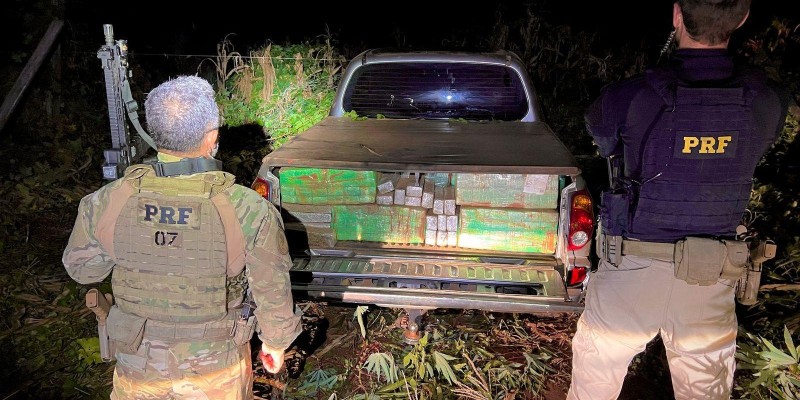 PRF apreende 1.036 Kg de maconha após perseguição policial