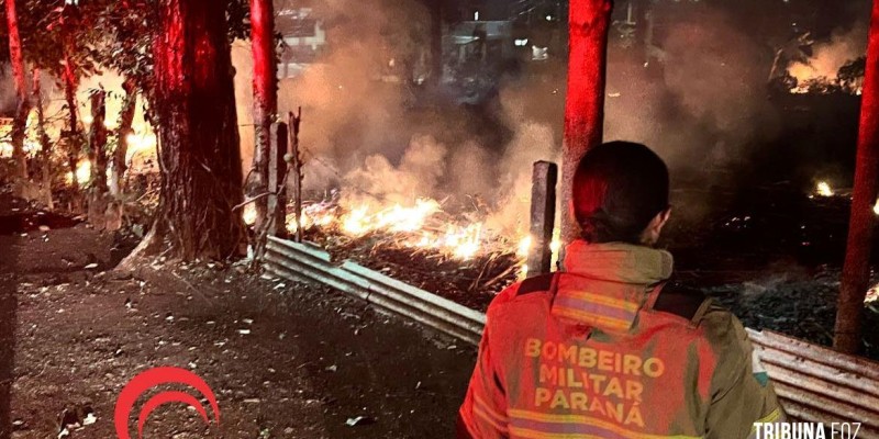 Incêndio ambiental causa transtornos no Bairro Santa Rita