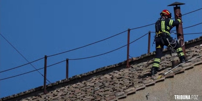 Instalada na Capela Sistina chaminé que anunciará o novo papa