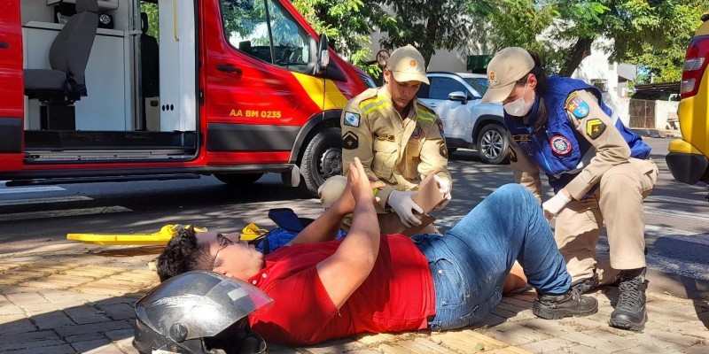 Motociclista fica ferido após colisão na Av. General Meira
