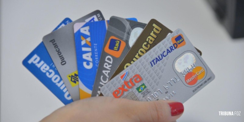 Juros do cartão de crédito sobem a 449,9% ao ano