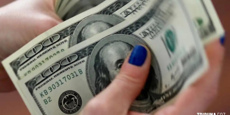 Dólar cai para R$ 5,56 com possível recuo em tarifaço nos EUA