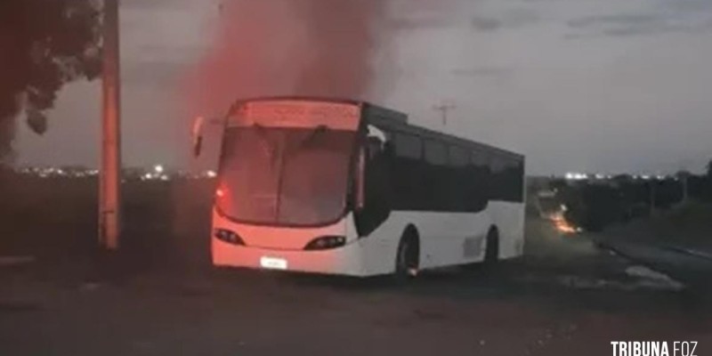 Ônibus pega fogo entre Marechal Cândido Rondon e Mercedes