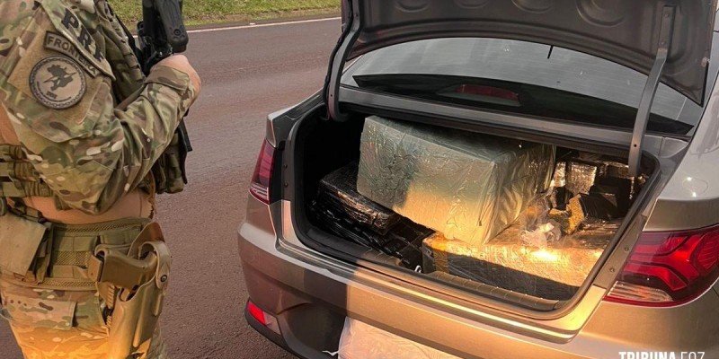 PRF recupera carro roubado e apreende drogas em Medianeira