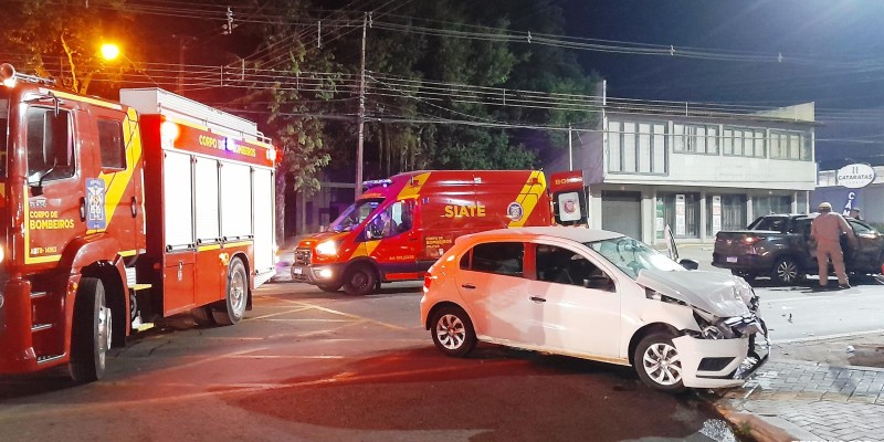 Siate socorre três turistas após colisão na Av. das Cataratas