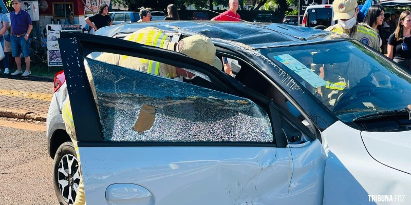 Colisão entre ônibus e carro é registrada na Vila A