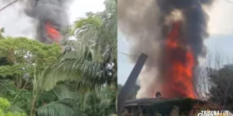 Incêndio destrói casa de madeira no Bairro Ipê em Medianeira