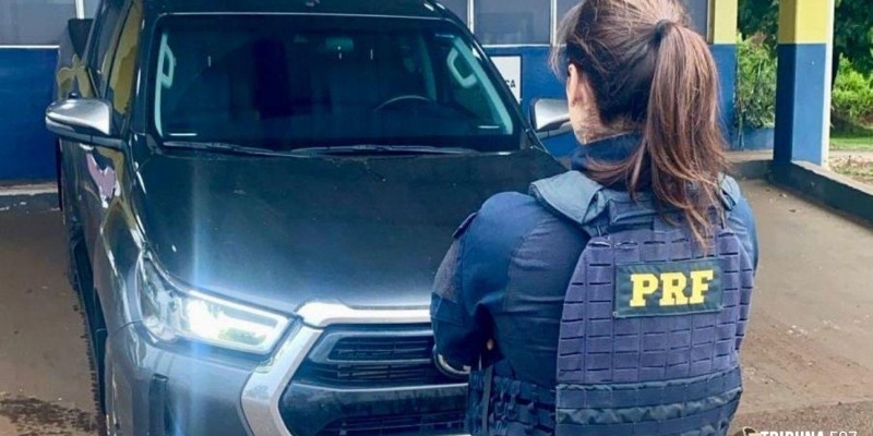 PRF recupera veículo de luxo furtado em Céu Azul