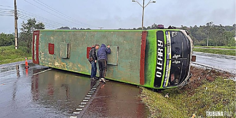 Ônibus capta ao desviar de caminhão na Ruta PY-02 no Paraguai