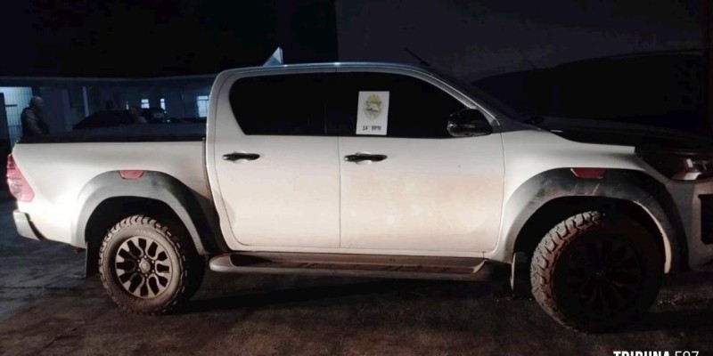 PM recupera caminhonete furtada em área de mata em Medianeira