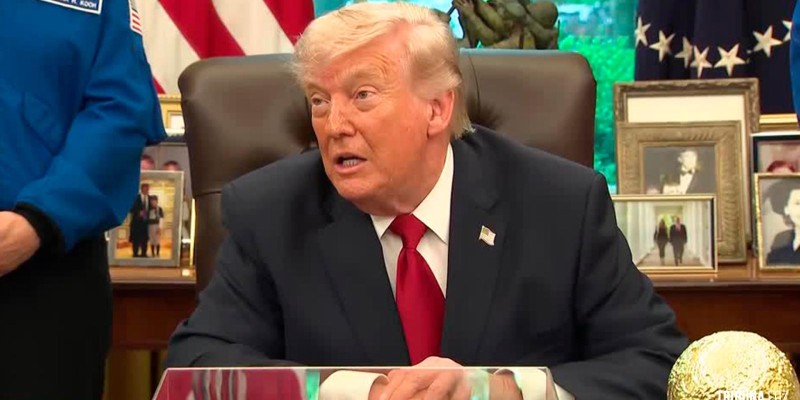 Trump assina decretos e restringe cidadania por nascimento