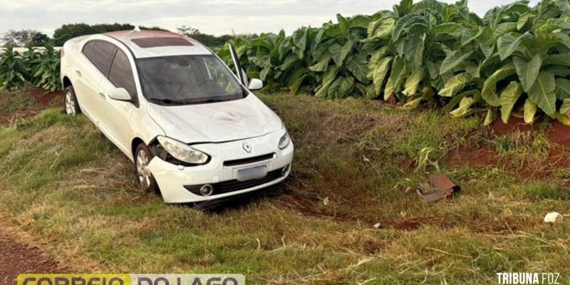 Renault Fluence sai da pista na PR-488 em Santa Helena