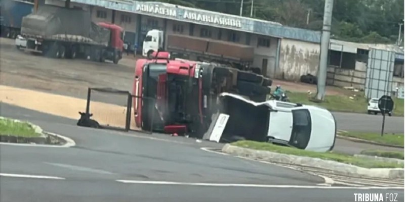 Tombamento de carreta afeta trânsito na BR-277 em Céu Azul