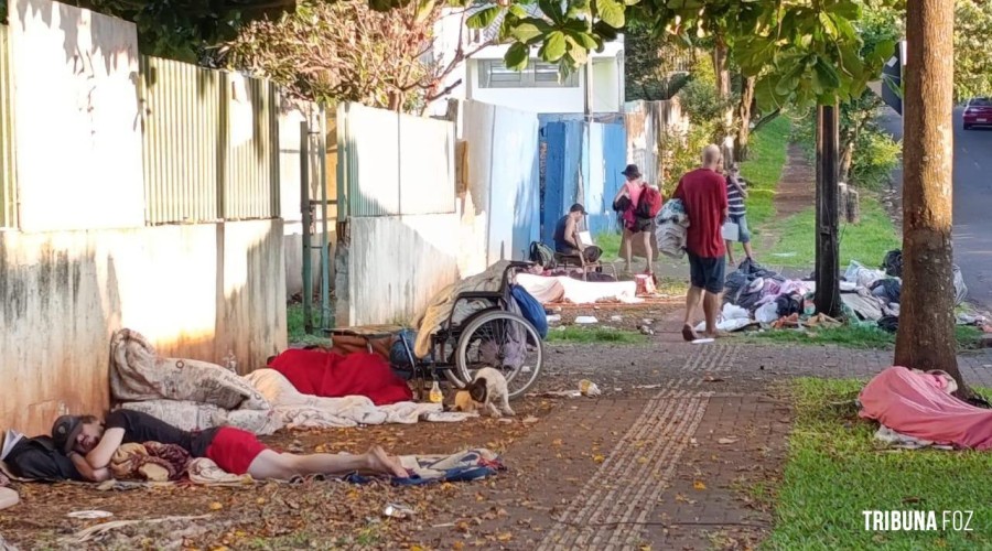 ISSO TÁ CERTO? "CENTRO POP: acolhe de dia, despeja à noite"