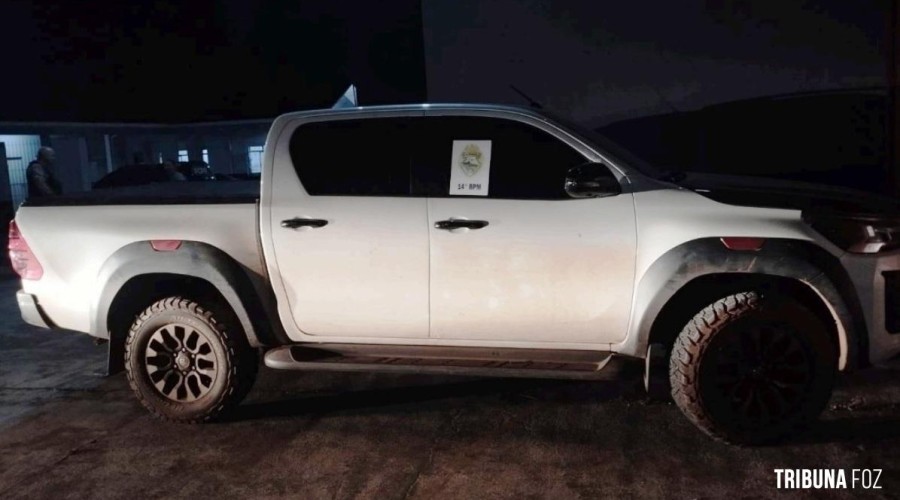 PM recupera caminhonete furtada em área de mata em Medianeira