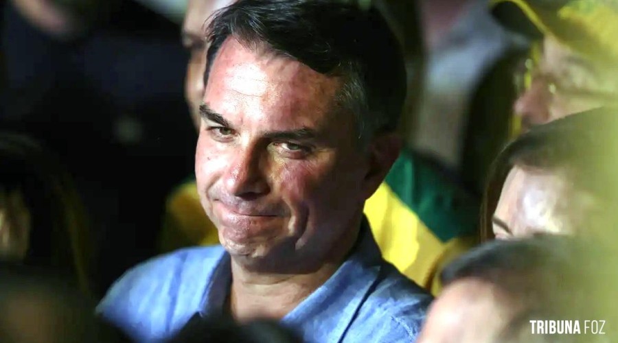 Fuga e carta golpista ampliam isolamento de Flávio Bolsonaro