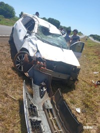 Brasileiro capota veículo na Ruta PY-02 no Paraguai