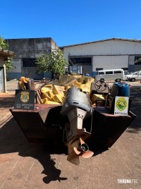 PM, PC e PF apreendem barco com 50 mil pacotes de cigarros no Lago de Itaipu