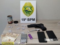 Drogas e simulacro de arma de fogo são apreendidos pela PM em Santa Helena