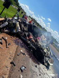 Grave acidente deixa duas pessoas mortas na BR-277 no Bairro Três Lagoas