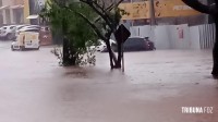 Após chuva torrencial Av. Silvio Amérco Sasdelli fica alagada