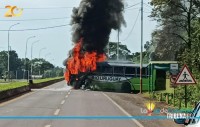 Bombeiros interveem em incêndio a ônibus em Puerto Iguazu