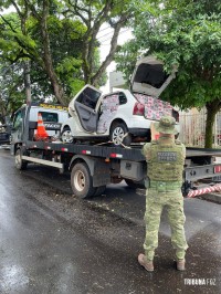 BPFRON apreende veículo carregado com cigarros contrabandeados em Umuarama 