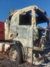 Caminhão pega fogo na Ruta PY-07 em Porto Índio