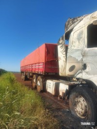 Caminhão pega fogo na Ruta PY-07 em Porto Índio