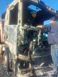 Caminhão pega fogo na Ruta PY-07 em Porto Índio