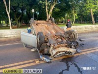 Mulher é socorrida após capotamento na PR-317 em Santa Helena