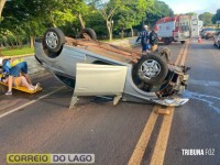 Mulher é socorrida após capotamento na PR-317 em Santa Helena