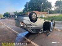 Mulher é socorrida após capotamento na PR-317 em Santa Helena