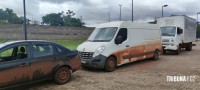 BPFRON, BOPE e PF apreendem  veículos carregados com cigarros em Mercedes