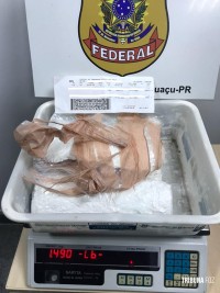 PF prende casal de paraguaios com 2,385 Kg de cocaína no Aeroporto de Foz do Iguaçu