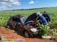 Motorista é fechada durante ultrapassagem e veículo colide em poste em Santa Helena