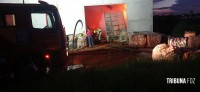 Barracão de reciclados pega fogo no Jardim Jupira