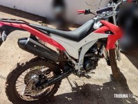 Policia de Puerto Iguazu prende dois assaltantes que roubaram um casal e fugiram em uma motocicleta