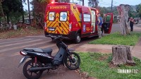 Motociclista é socorrida pelo Siate após queda no Bairro Três Lagoas