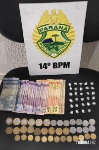 Mulher que vendia crack e cocaína na Favela do Monsenhor é presa pela PM